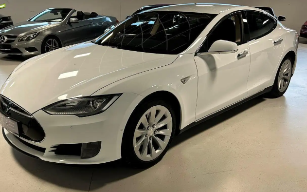 TESLA MODEL S (01/07/2016) - 